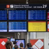 En raison de la grève, un quart des vols au départ ou à l'arrivée des grands aéroports parisiens seront annulés jeudi (image d'illustration). KEYSTONE/EPA/CHRISTOPHE PETIT TESSON